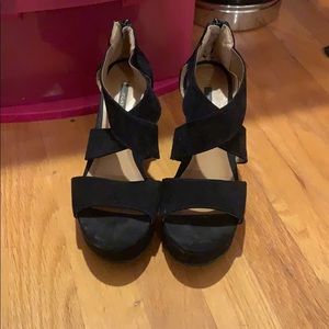 Black wedges